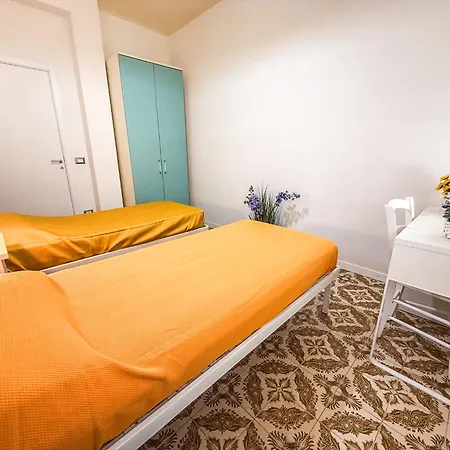 Budapest Apartment, Vista Mare Rif A489 * سان بنيديتّو ديل ترونتو